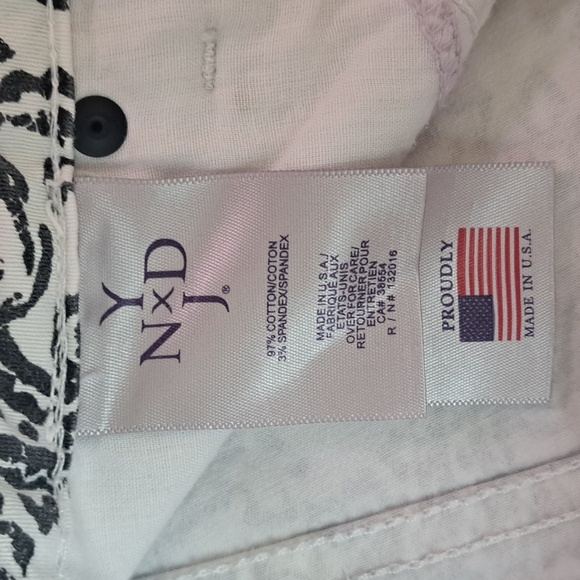 Women's petite tapered patterned paisley ankle pants - Picture 5 of 7